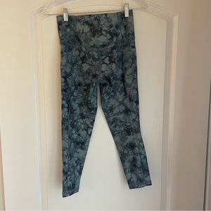 Athleta Salutation Stash Pocket II 7/8 Tight